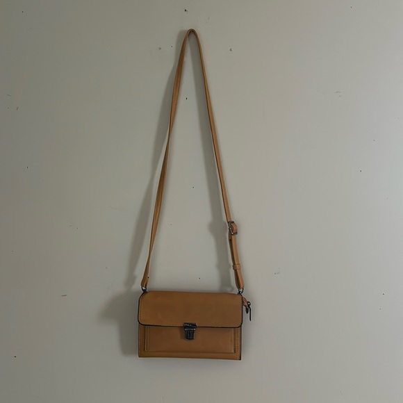 🎄 Crossbody Yellow Tan Bag Good Condition Light Weight Sling Bag - Picture 2 of 7